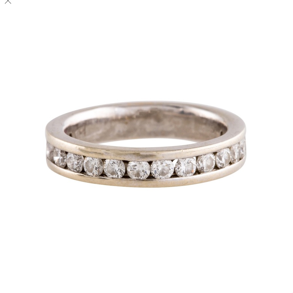 Half eternity diamond 18k band